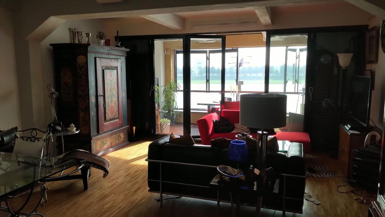 Grosszuegiges Zimmer Mit Badezimmer In Rheinwohnung Colonia Esterno foto