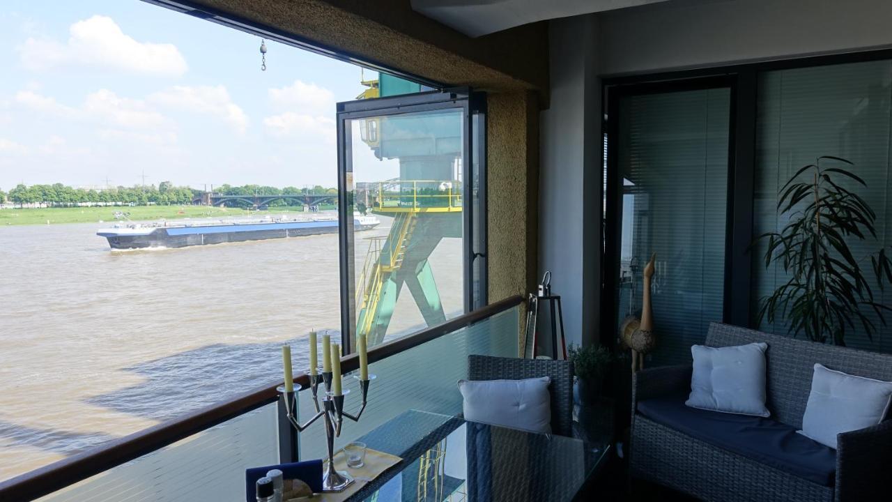 Grosszuegiges Zimmer Mit Badezimmer In Rheinwohnung Colonia Esterno foto